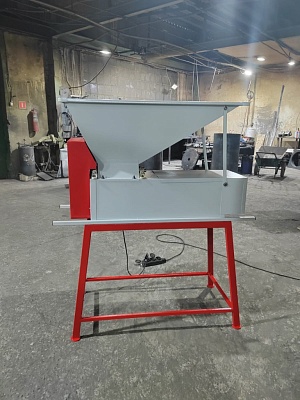 Дробилка для винограда с гребнеотделителем.